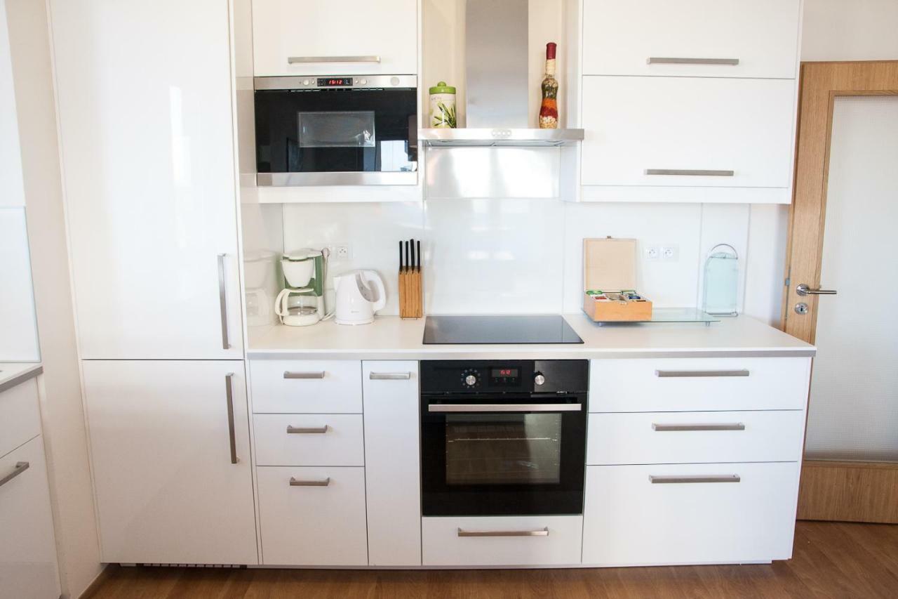 Prostorny 3 Pokojovy Apartman S Dvema Terasami Prága Kültér fotó