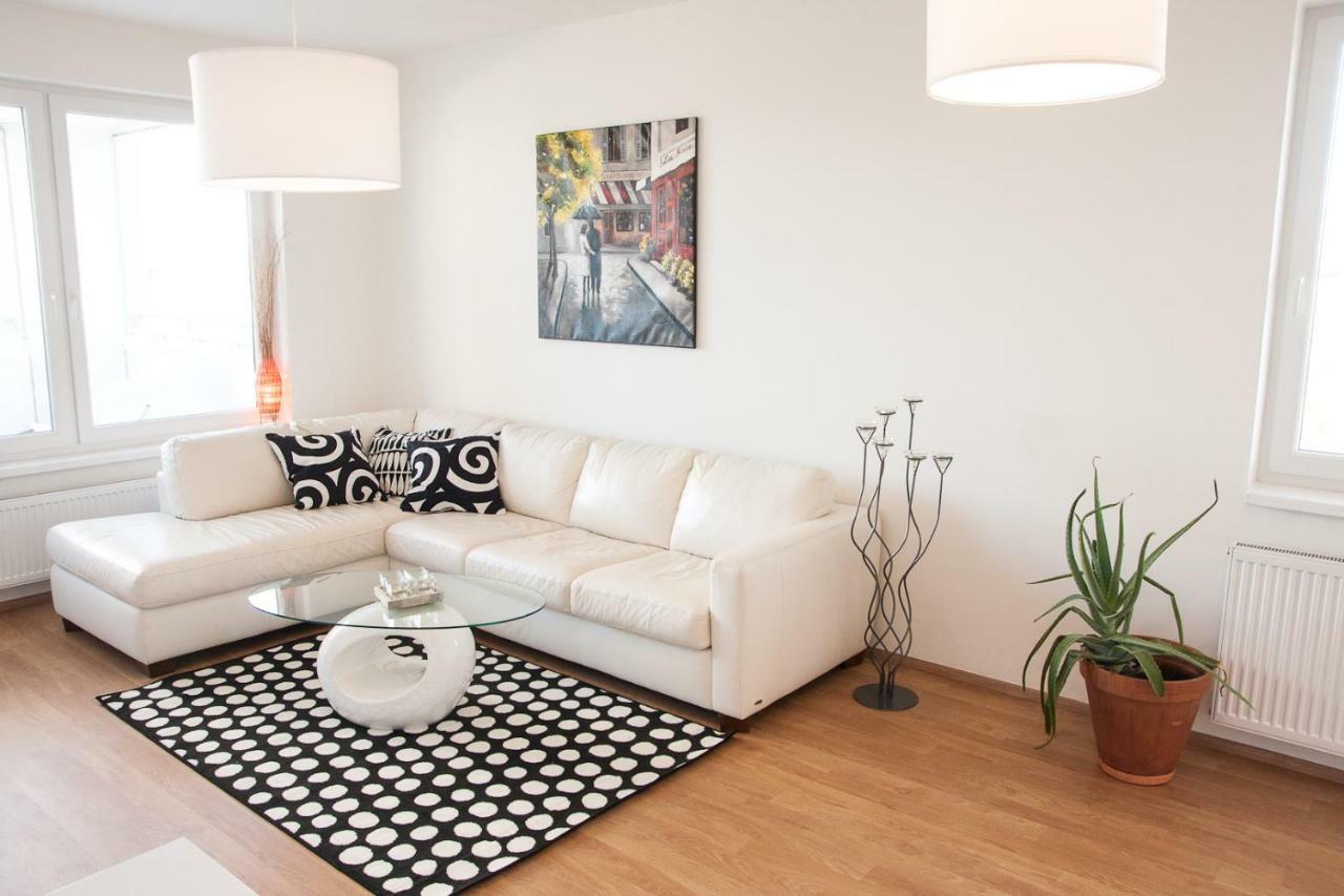 Prostorny 3 Pokojovy Apartman S Dvema Terasami Prága Kültér fotó